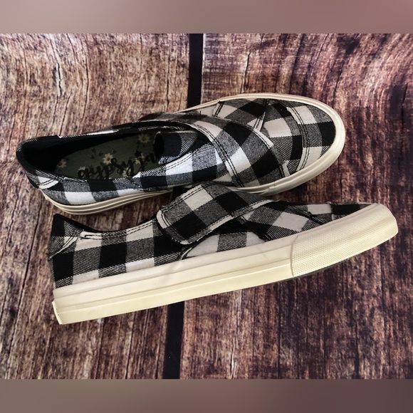 Gypsy Jazz | Black & White Plaid Canvas Shoes - Picture 7 of 10